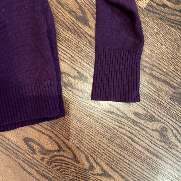 Autumn cashmere stunning wine colour deep V sweater. Size small. - Picture 7 of 7